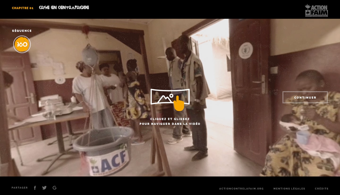 Interface utilisateur d'une vidéo 360° montrant des bénévoles et des locaux dans un centre médical en République Centrafricaine, avec des options pour naviguer et continuer, destinée à sensibiliser sur la crise humanitaire.
